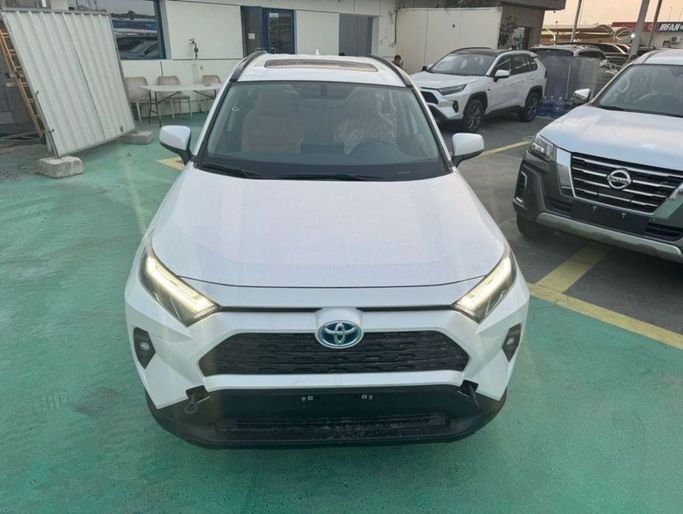 Новый Toyota RAV4 V (XA50), 2.5 л, 2024 в Дубае от Mohamed Hakim Motors Белый цвет. GCC | AUTO.AE