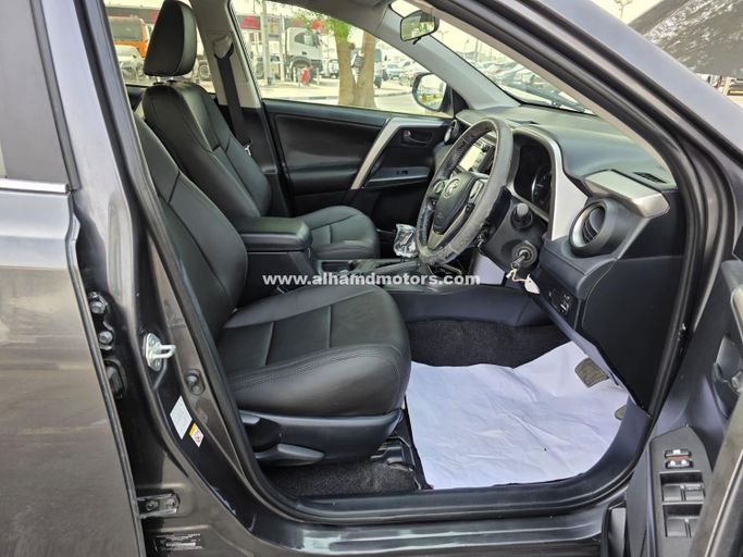 Used Toyota RAV4 V (XA50), 2.5 l, 2018 in Dubai by Alhamd Motors, Grey color. Other | AUTO.AE