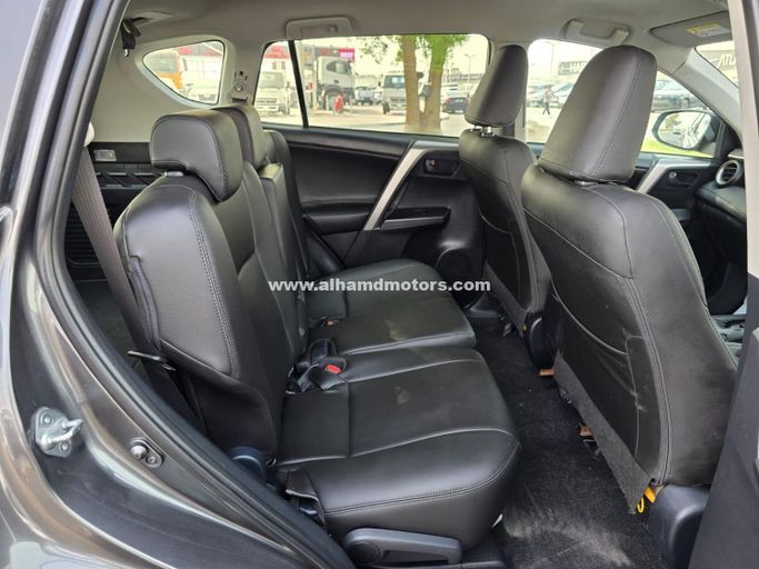 Used Toyota RAV4 V (XA50), 2.5 l, 2018 in Dubai by Alhamd Motors, Grey color. Other | AUTO.AE