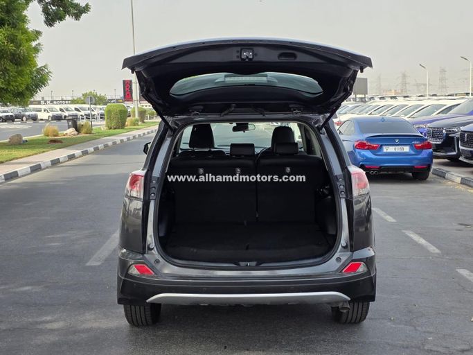 Used Toyota RAV4 V (XA50), 2.5 l, 2018 in Dubai by Alhamd Motors, Grey color. Other | AUTO.AE
