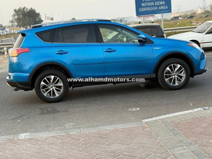 Used Toyota RAV4 IV (XA40) Facelift, 2.5 l, 2017 in Dubai by Alhamd Motors, Blue color. American Specs | AUTO.AE