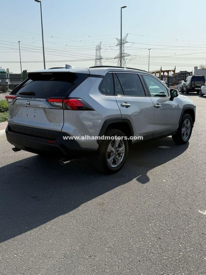 Used Toyota RAV4 V (XA50), 2.5 l, 2022 in Dubai by Alhamd Motors, Silver color. American Specs | AUTO.AE