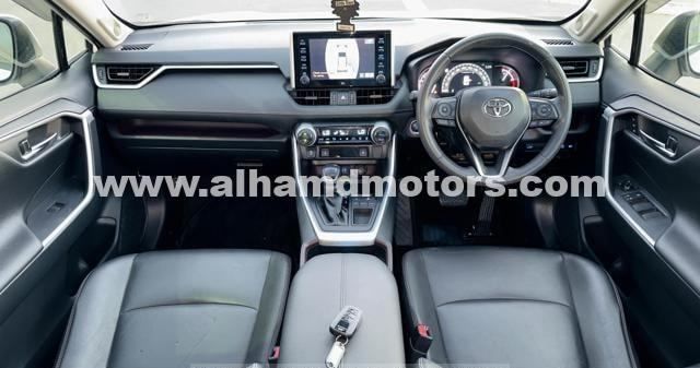 Used Toyota RAV4 IV (XA40) Facelift, 2.5 l, 2018 in Dubai by Alhamd Motors, White color. Other | AUTO.AE