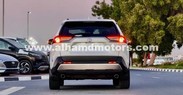 Used Toyota RAV4 IV (XA40) Facelift, 2.5 l, 2018 in Dubai by Alhamd Motors, White color. Other | AUTO.AE