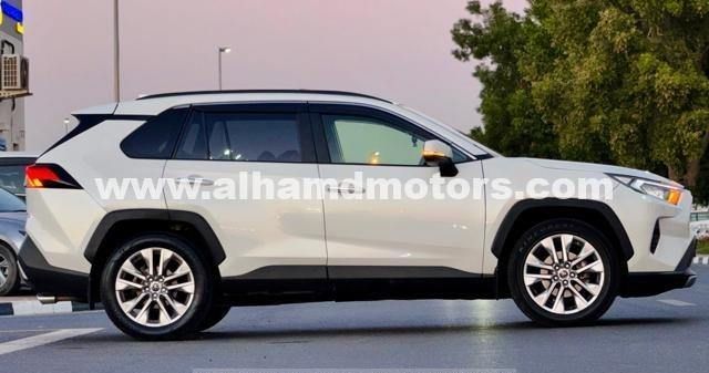 Used Toyota RAV4 IV (XA40) Facelift, 2.5 l, 2018 in Dubai by Alhamd Motors, White color. Other | AUTO.AE