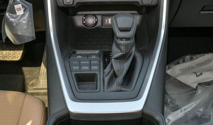 New Toyota RAV4 V (XA50), 2.5 l, 2024 in Dubai by F7 Motors, White color. GCC Specs | AUTO.AE