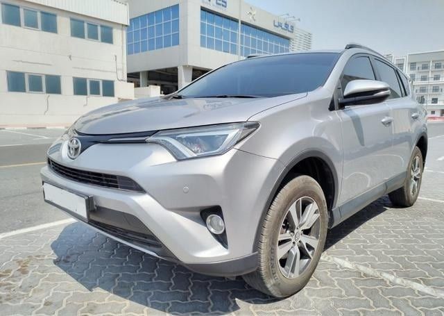 Used Toyota RAV4 IV (XA40) Facelift, 2.5 l, 2018 in Dubai by Alhamd Motors, Silver color. GCC Specs | AUTO.AE