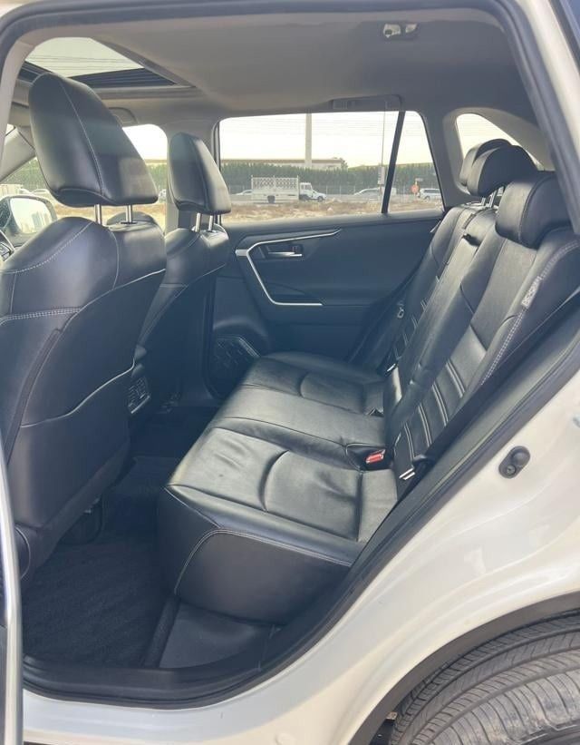Used Toyota RAV4 V (XA50), 2.5 l, 2021 in Dubai by Alhamd Motors, White color. Other | AUTO.AE
