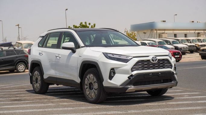 Новый Toyota RAV4 VI (XA60), 2.5 л, 2025 в Дубае от Najem Motors Белый цвет. GCC | AUTO.AE