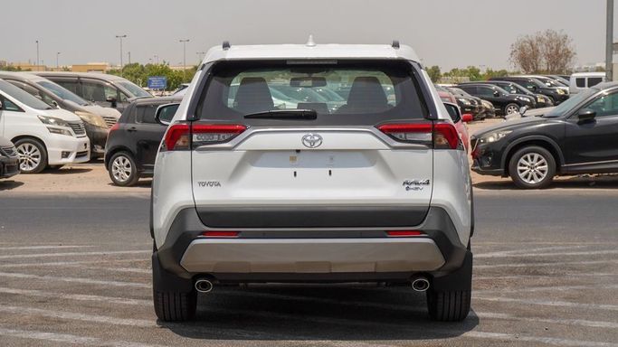 Новый Toyota RAV4 VI (XA60), 2.5 л, 2025 в Дубае от Najem Motors Белый цвет. GCC | AUTO.AE