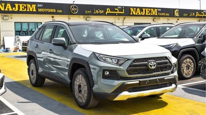 Новый Toyota RAV4 V (XA50), 2.5 л, 2023 в Дубае от Najem Motors Зеленый цвет. GCC | AUTO.AE