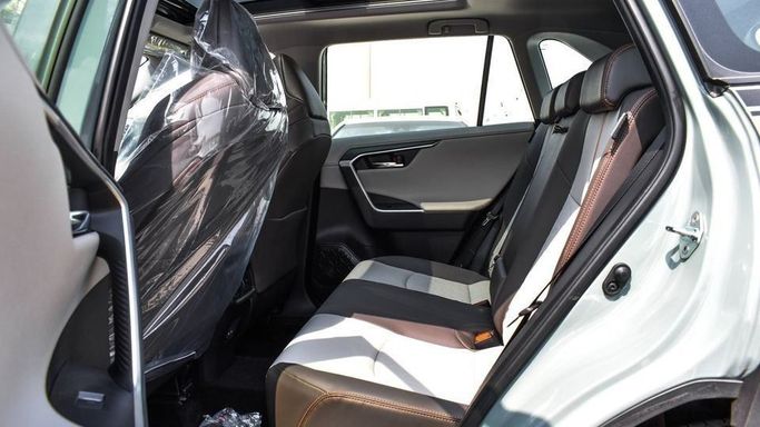 Новый Toyota RAV4 V (XA50), 2.5 л, 2023 в Дубае от Najem Motors Зеленый цвет. GCC | AUTO.AE