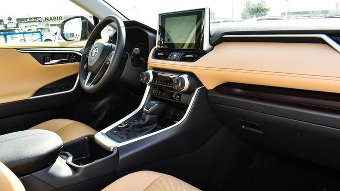 Новый Toyota RAV4 V (XA50), 2.5 л, 2023 в Дубае от Najem Motors Белый цвет. GCC | AUTO.AE