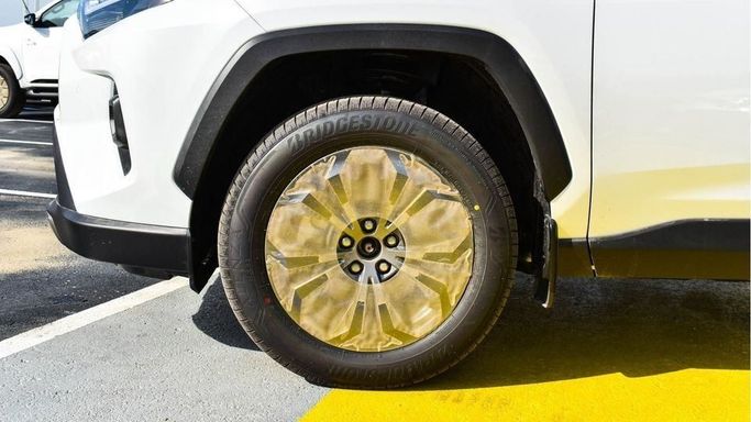 Новый Toyota RAV4 V (XA50), 2.5 л, 2023 в Дубае от Najem Motors Белый цвет. GCC | AUTO.AE