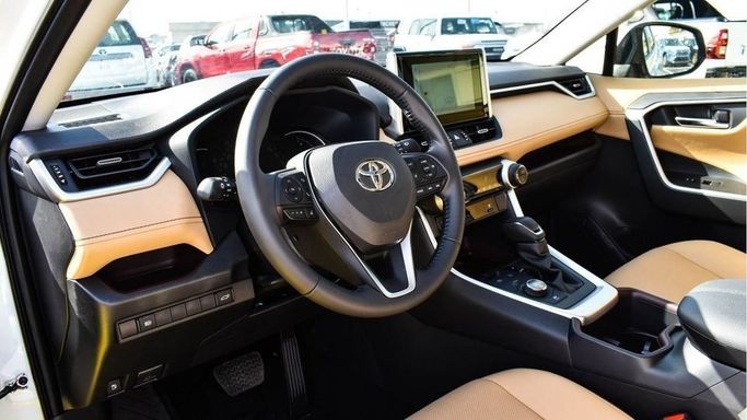 Новый Toyota RAV4 V (XA50), 2.5 л, 2023 в Дубае от Najem Motors Белый цвет. GCC | AUTO.AE