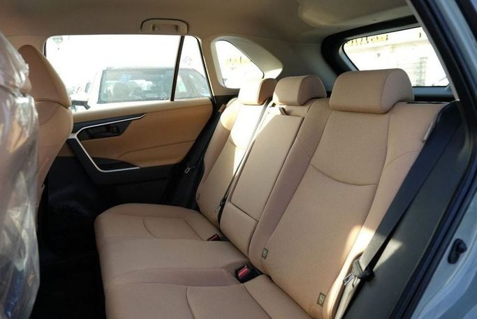 Новый Toyota RAV4 V (XA50), 2.5 л, 2023 в Дубае от Najem Motors Зеленый цвет. GCC | AUTO.AE