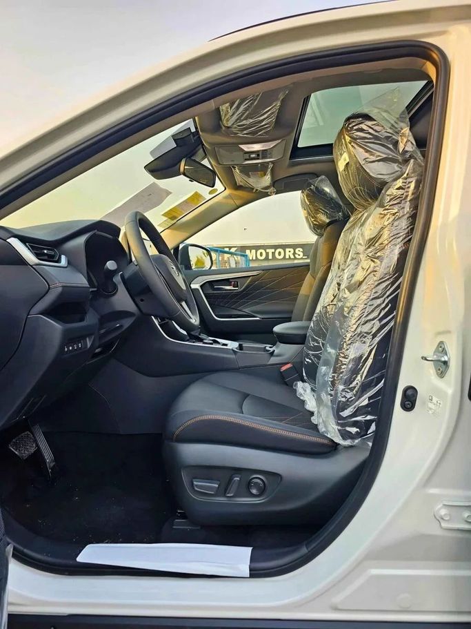 New Toyota RAV4 V (XA50), 2.5 l, 2025 in Dubai by SK Motors, White color. Other | AUTO.AE