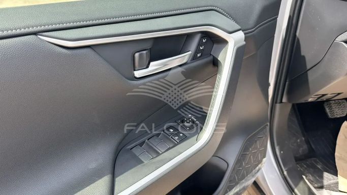 Новый Toyota RAV4 V (XA50), 2.5 л, 2024 в Дубае от Falcons GT Motors FZCO Серебристый цвет. Other | AUTO.AE
