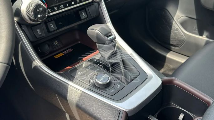 Новый Toyota RAV4 V (XA50), 2.5 л, 2024 в Дубае от Falcons GT Motors FZCO Серебристый цвет. Other | AUTO.AE