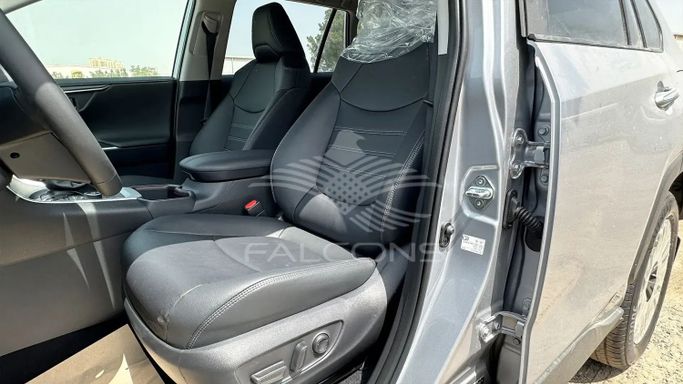 Новый Toyota RAV4 V (XA50), 2.5 л, 2024 в Дубае от Falcons GT Motors FZCO Серебристый цвет. Other | AUTO.AE