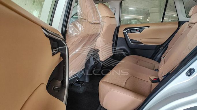 Новый Toyota RAV4 V (XA50), 2.5 л, 2023 в Дубае от Falcons GT Motors FZCO Серебристый цвет. Other | AUTO.AE