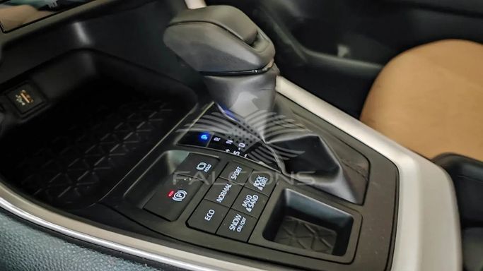 Новый Toyota RAV4 V (XA50), 2.5 л, 2023 в Дубае от Falcons GT Motors FZCO Серебристый цвет. Other | AUTO.AE