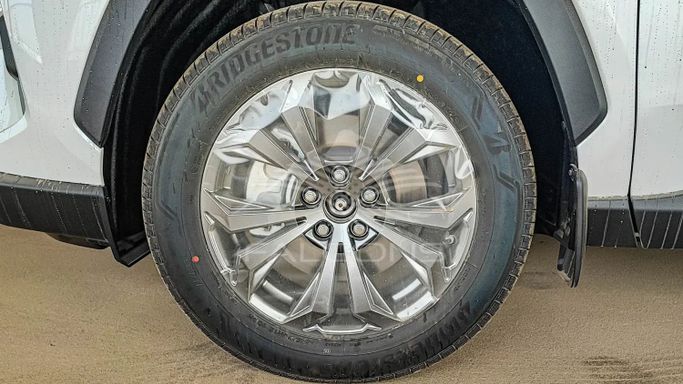 Новый Toyota RAV4 V (XA50), 2.5 л, 2023 в Дубае от Falcons GT Motors FZCO Серебристый цвет. Other | AUTO.AE