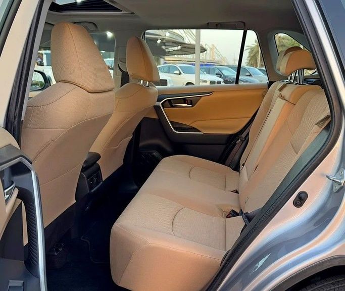 Подержанный Toyota RAV4 V (XA50), 2.5 л, 2019 в Дубае от Q Motors Серый цвет. GCC | AUTO.AE