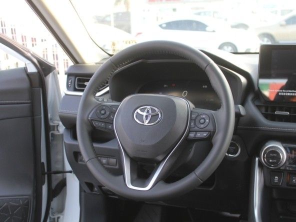 Новый Toyota RAV4 V (XA50), 2.5 л, 2023 в Дубае от Titanum Cars Белый цвет. Other | AUTO.AE
