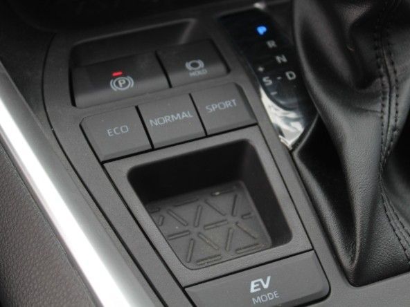 Новый Toyota RAV4 V (XA50), 2.5 л, 2023 в Дубае от Titanum Cars Белый цвет. Other | AUTO.AE