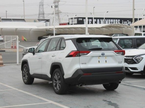 Новый Toyota RAV4 V (XA50), 2.5 л, 2023 в Дубае от Titanum Cars Белый цвет. Other | AUTO.AE