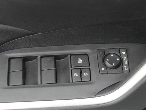Новый Toyota RAV4 V (XA50), 2.5 л, 2023 в Дубае от Titanum Cars Белый цвет. Китайская | AUTO.AE