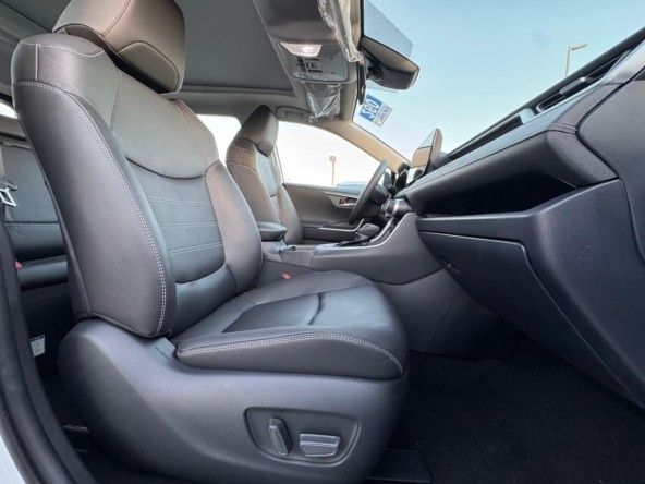 Новый Toyota RAV4 V (XA50), 2.5 л, 2023 в Дубае от Titanum Cars Белый цвет. Other | AUTO.AE