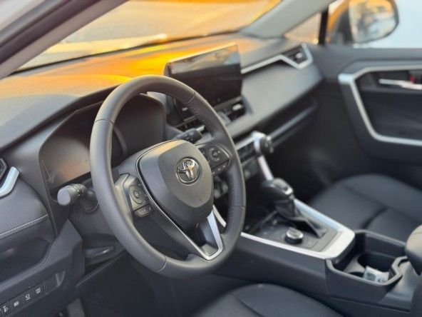 Новый Toyota RAV4 V (XA50), 2.5 л, 2023 в Дубае от Titanum Cars Белый цвет. Other | AUTO.AE