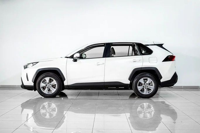 Подержанный Toyota RAV4 V (XA50), 2.5 л, 2022 в Дубае от AG Motors Белый цвет. GCC | AUTO.AE