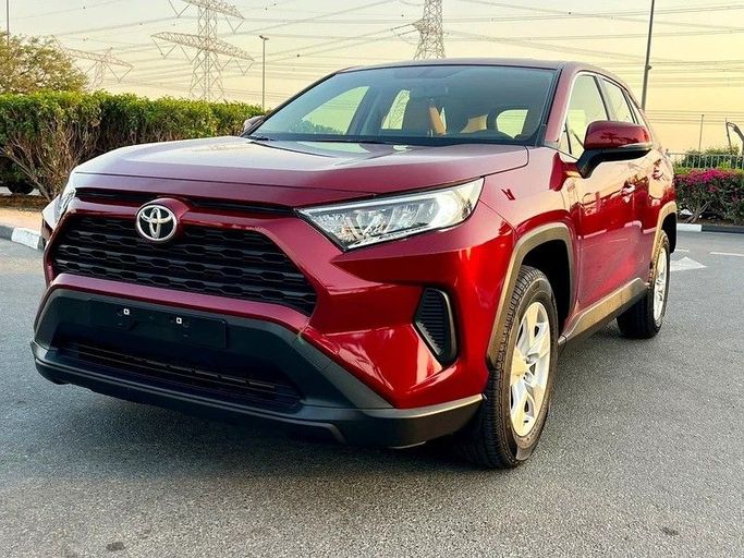 Подержанный Toyota RAV4 V (XA50), 2.5 л, 2020 в Дубае от Designo Cars Trading Бордовый цвет. GCC | AUTO.AE
