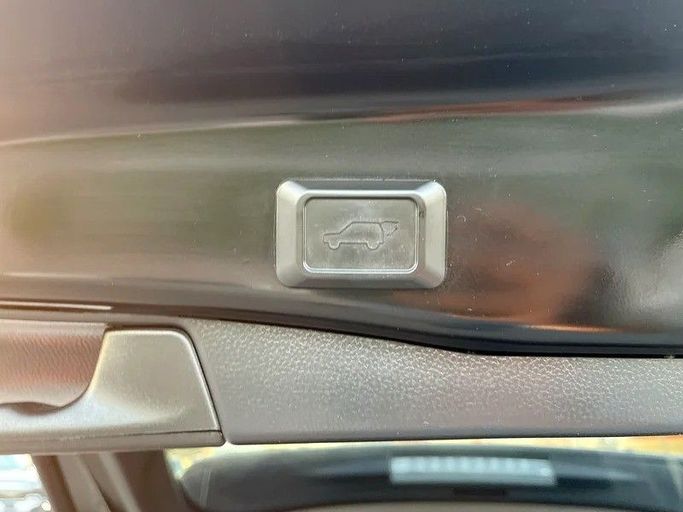 Подержанный Toyota RAV4 V (XA50), 2.5 л, 2019 в Дубае от Shalimar Черный цвет. Американская | AUTO.AE