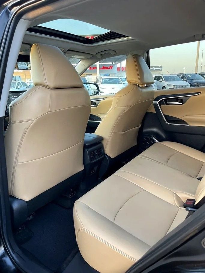 Подержанный Toyota RAV4 V (XA50), 2.5 л, 2019 в Дубае от Shalimar Черный цвет. Американская | AUTO.AE