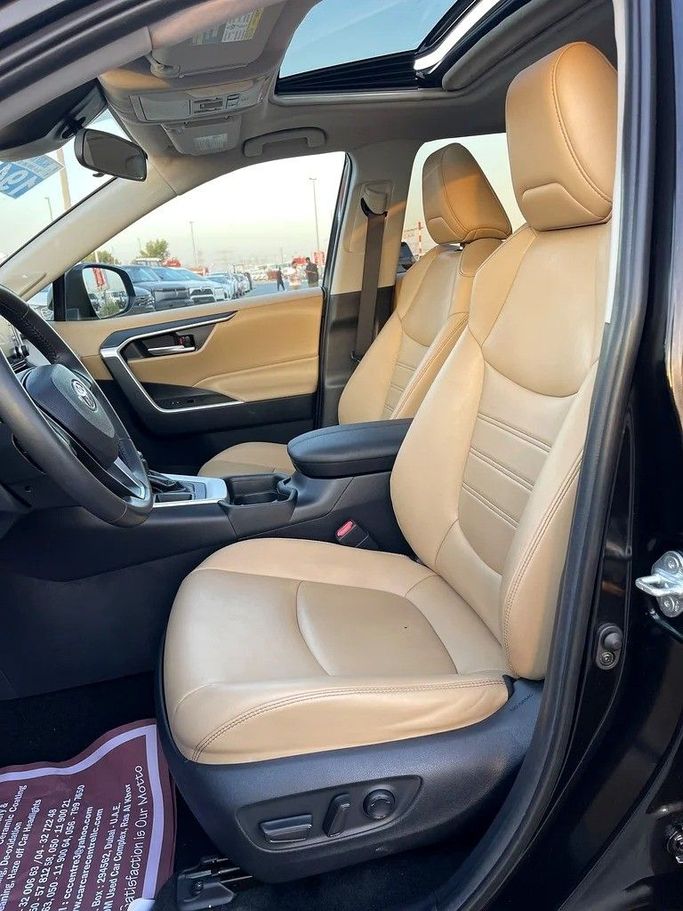 Подержанный Toyota RAV4 V (XA50), 2.5 л, 2019 в Дубае от Shalimar Черный цвет. Американская | AUTO.AE