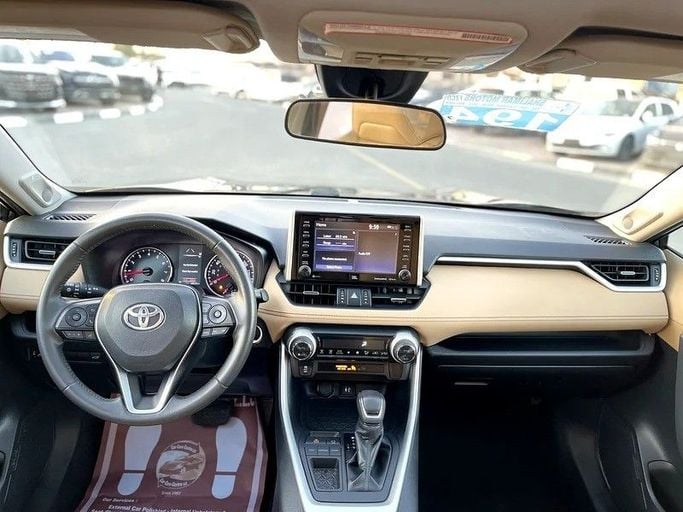 Подержанный Toyota RAV4 V (XA50), 2.5 л, 2019 в Дубае от Shalimar Черный цвет. Американская | AUTO.AE