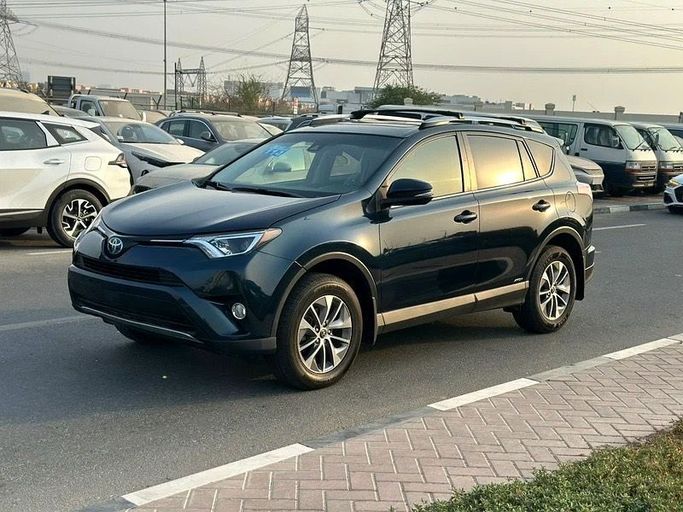 Подержанный Toyota RAV4 IV (XA40) Рестайлинг, 2.5 л, 2018 в Дубае от Lucky Star Motors Синий цвет. Американская | AUTO.AE