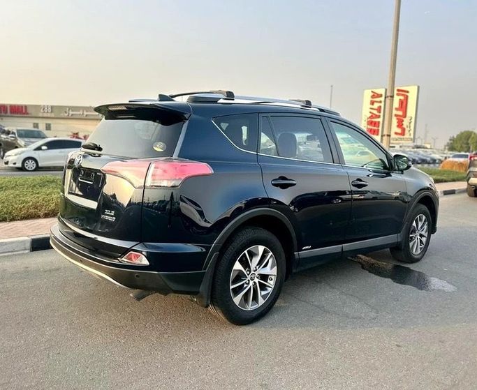 Подержанный Toyota RAV4 IV (XA40) Рестайлинг, 2.5 л, 2018 в Дубае от Lucky Star Motors Синий цвет. Американская | AUTO.AE