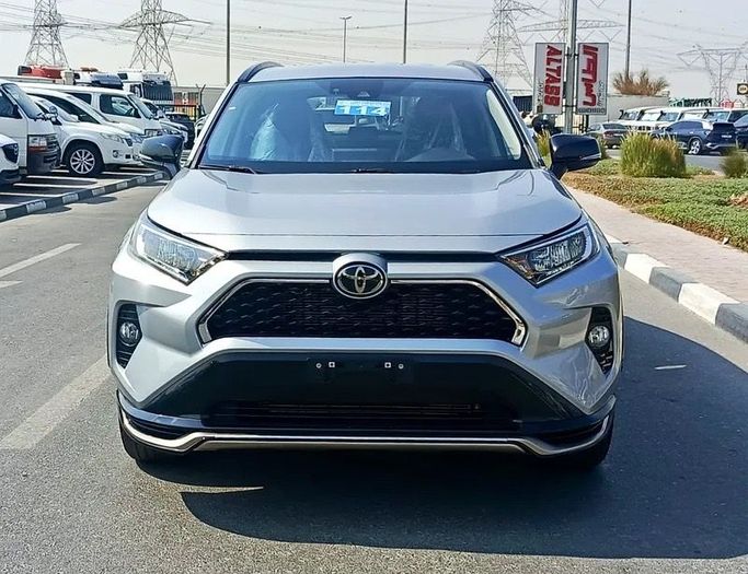 Подержанный Toyota RAV4 V (XA50), 2.5 л, 2021 в Дубае от Lucky Star Motors Серебристый цвет. Американская | AUTO.AE