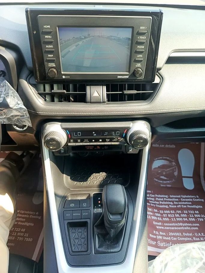 Подержанный Toyota RAV4 V (XA50), 2.5 л, 2021 в Дубае от Lucky Star Motors Серебристый цвет. Американская | AUTO.AE