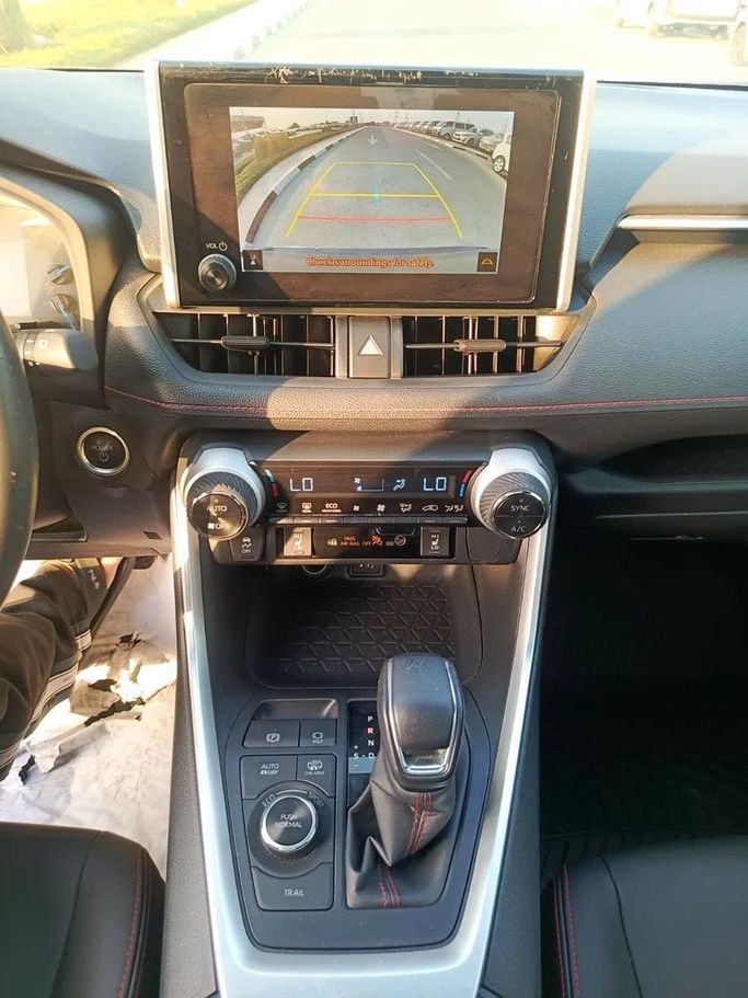 Подержанный Toyota RAV4 V (XA50), 2.5 л, 2023 в Дубае от Lucky Star Motors Черный цвет. Американская | AUTO.AE