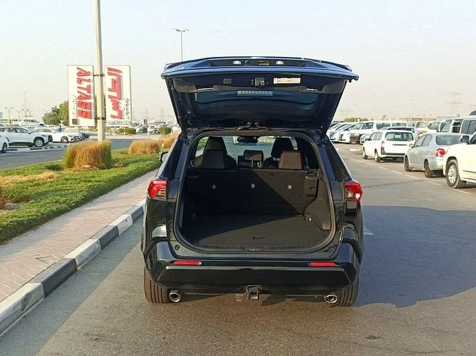 Подержанный Toyota RAV4 V (XA50), 2.5 л, 2023 в Дубае от Lucky Star Motors Черный цвет. Американская | AUTO.AE