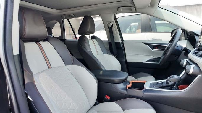 Used Toyota RAV4 V (XA50), 2.5 l, 2022 in Dubai by Cariva Used Cars , Black color. GCC Specs | AUTO.AE