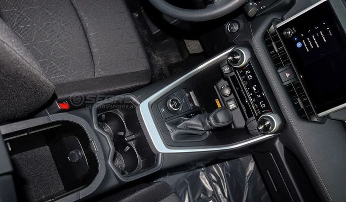 Новый Toyota RAV4 V (XA50), 2.5 л, 2025 в Дубае от Segrex Auto Белый цвет. GCC | AUTO.AE