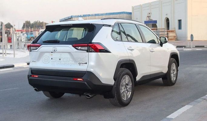 Новый Toyota RAV4 V (XA50), 2.5 л, 2025 в Дубае от Segrex Auto Белый цвет. GCC | AUTO.AE