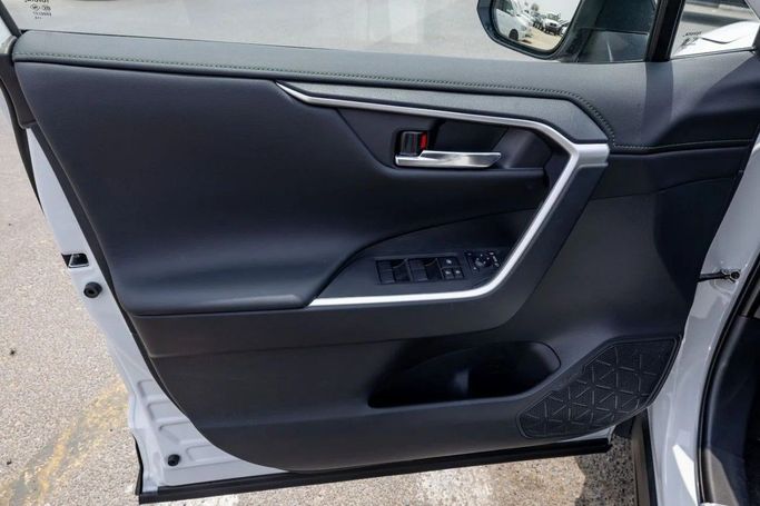 New Toyota RAV4 V (XA50), 2.0 l, 2025 in Dubai by World Center Motors FZE, White color. Chinese Specs | AUTO.AE